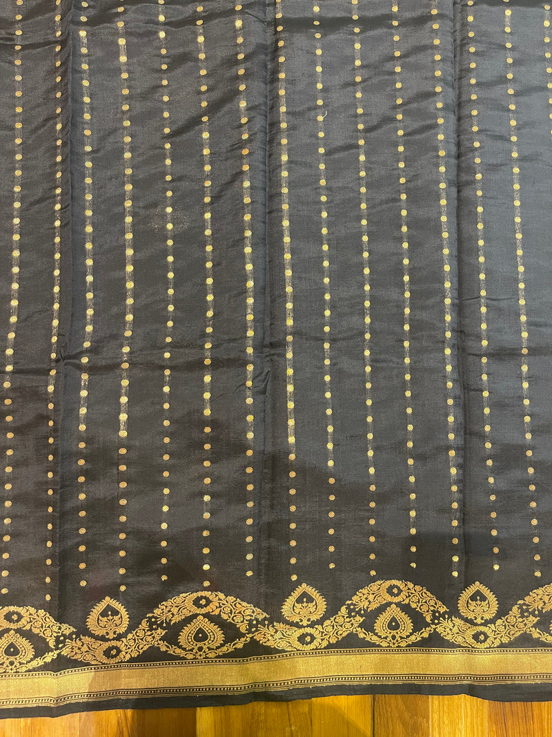 Handloom Kadhua Banarasi Silk Saree - Scallop Border Minedar - Black